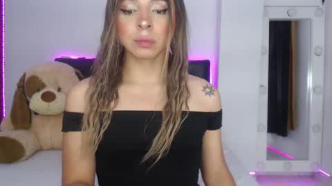Snapshot of sofiievans_ chatting on 10-11-25, 08:51   online show from 10-11-25, 08:51