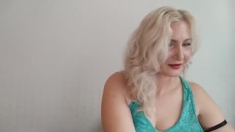 Snapshot of sofishine11 chatting on 10-17-25, 07:11 Sofi online show from 10-17-25, 07:11