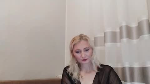 Snapshot of sofishine11 chatting on 12-14-25, 06:45 Sofi online show from 12-14-25, 06:45