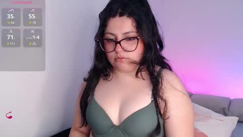 Snapshot of sofix_ chatting on 11-08-25, 07:01 Lau online show from 11-08-25, 07:01