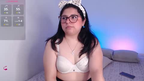 Snapshot of sofix_ chatting on 03-11-26, 09:32 Lau online show from 03-11-26, 09:32