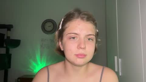 Snapshot of softari chatting on 04-02-26, 01:09 Ilisabet online show from 04-02-26, 01:09