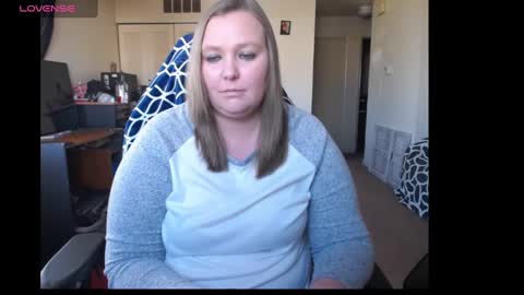 Snapshot of softerpeaches chatting on 12-04-24, 07:56 Rose online show from 12-04-24, 07:56