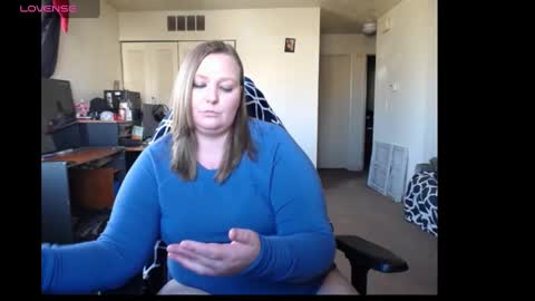 Snapshot of softerpeaches chatting on 12-05-24, 08:11 Rose online show from 12-05-24, 08:11