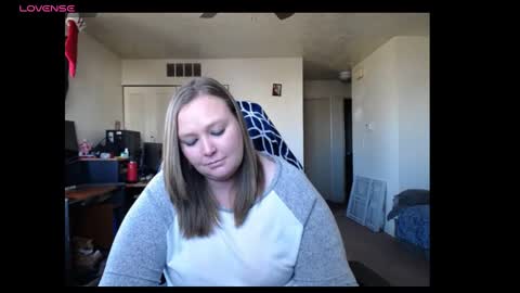 Snapshot of softerpeaches chatting on 12-13-24, 08:26 Rose online show from 12-13-24, 08:26