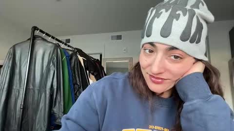 Snapshot of softheatmaria chatting on 12-20-25, 05:53 Soft Heat Maria online show from 12-20-25, 05:53