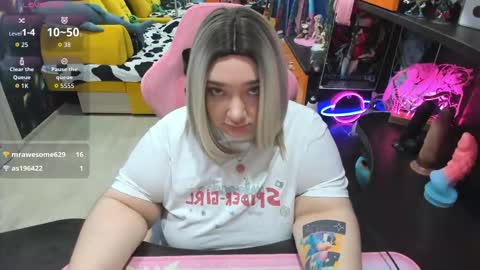 Sofie online show from 11-22-25, 03:27