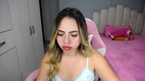 Snapshot of softkiss_x chatting on 04-10-26, 03:12 Fran online show from 04-10-26, 03:12