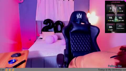 Snapshot of sofy_star_ chatting on 03-16-26, 01:04 Laura online show from 03-16-26, 01:04