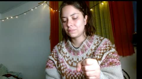 Snapshot of soka_lovers_04_ chatting on 01-10-25, 10:39 Sofia online show from 01-10-25, 10:39