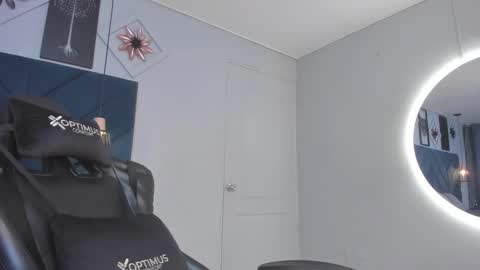 Snapshot of solandis_cutee chatting on 12-18-24, 05:42 Sol online show from 12-18-24, 05:42