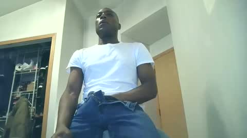 Snapshot of solidsnake992 chatting on 11-19-25, 02:00 solidsnake992 online show from 11-19-25, 02:00