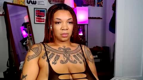 Snapshot of solifaye chatting on 10-19-25, 01:06 Soli online show from 10-19-25, 01:06