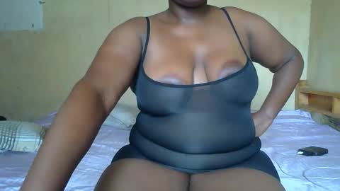 Snapshot of sollybunny chatting on 02-18-26, 11:39 Solly bunny online show from 02-18-26, 11:39