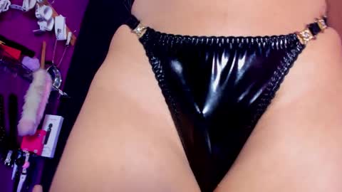 Snapshot of sommer_alexa chatting on 11-28-25, 11:40 Alexa online show from 11-28-25, 11:40