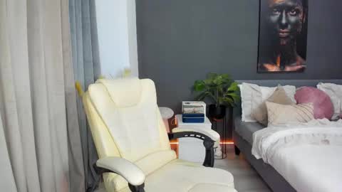 Snapshot of sonia__rey chatting on 10-27-25, 01:59 Sonia Rey online show from 10-27-25, 01:59