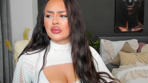 Snapshot of sonia__rey chatting on 02-19-26, 06:15 Sonia Rey online show from 02-19-26, 06:15