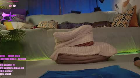 Snapshot of sonya_keller chatting on 10-17-25, 02:19 Sonya online show from 10-17-25, 02:19