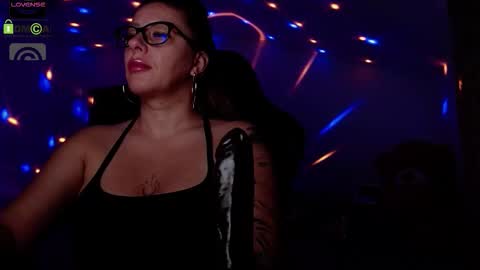 Snapshot of sonyadevon chatting on 10-10-25, 04:00 Sonia online show from 10-10-25, 04:00