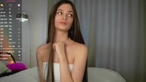 Snapshot of sonyaericsson chatting on 01-20-25, 12:49 Eva 3 online show from 01-20-25, 12:49