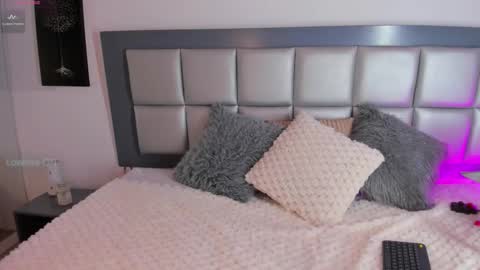 Snapshot of sophi_leone_ chatting on 02-26-26, 12:04 sophi Leone online show from 02-26-26, 12:04