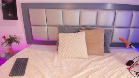 Snapshot of sophi_leone_ chatting on 02-27-26, 03:12 sophi Leone online show from 02-27-26, 03:12