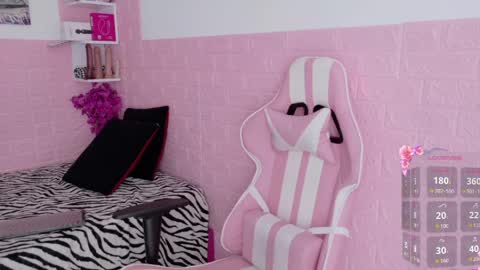 Snapshot of sophi_sweet11 chatting on 05-09-26, 01:16 SOPHI online show from 05-09-26, 01:16