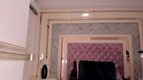 Snapshot of sophia_cambpell chatting on 12-13-24, 08:47 Sophia online show from 12-13-24, 08:47