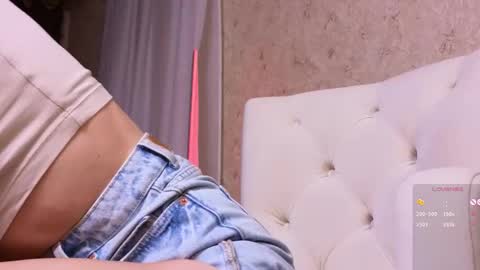 Sophia online show from 03-01-25, 01:43