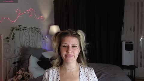 Sophia online show from 09-21-25, 01:18