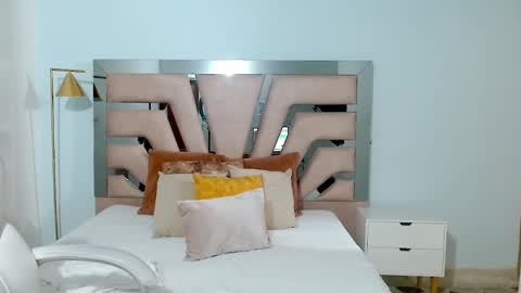 Sophia  online show from 01-21-25, 10:51