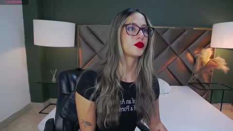 Snapshot of sophia_loreenn chatting on 10-11-25, 02:26 Sofia online show from 10-11-25, 02:26