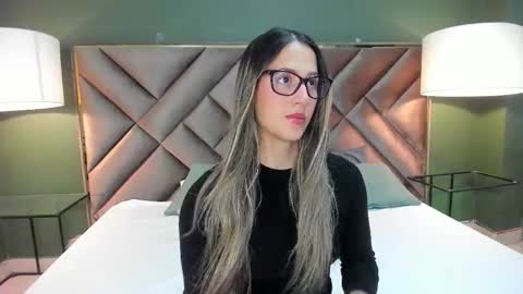 Snapshot of sophia_loreenn chatting on 02-22-26, 02:37 Sofia online show from 02-22-26, 02:37