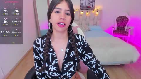 Snapshot of sophia_rincon chatting on 02-15-25, 10:10 Sophia Rincon online show from 02-15-25, 10:10