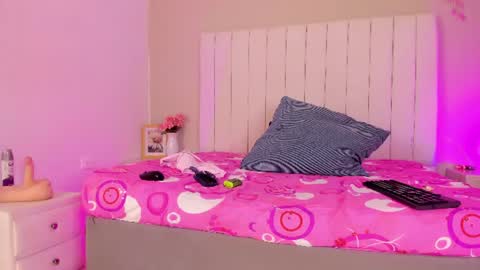 Snapshot of sophia_walkett chatting on 06-23-26, 02:26 Michelle online show from 06-23-26, 02:26