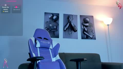 Sophia Wilians  online show from 10-13-25, 08:09