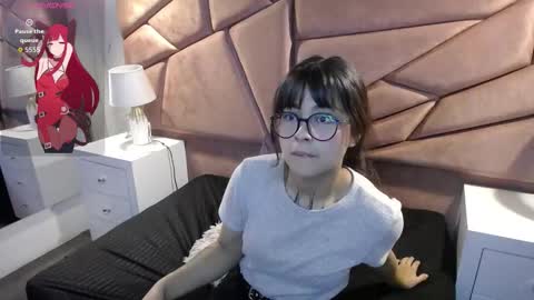 Snapshot of sophiaa_7 chatting on 09-15-25, 11:21 Sophi online show from 09-15-25, 11:21