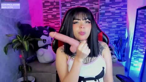 Snapshot of sophiaa_cherry chatting on 11-22-25, 11:59 Sophia online show from 11-22-25, 11:59