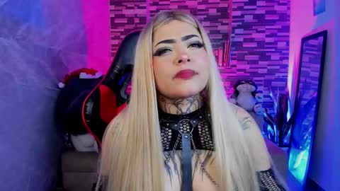 Snapshot of sophiaa_cherry chatting on 01-07-26, 07:11 Sophia online show from 01-07-26, 07:11