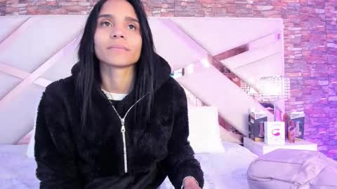 Sophia Paris online show from 10-13-25, 02:00