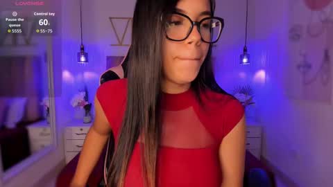 Snapshot of sophiaahill chatting on 09-30-25, 09:31 Sophie Hill online show from 09-30-25, 09:31