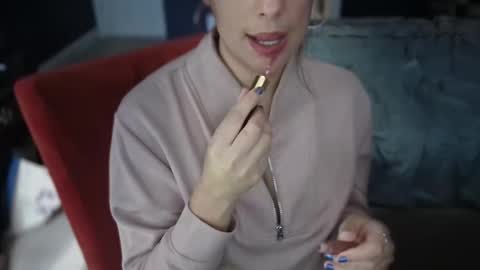 Snapshot of sophiadover chatting on 02-25-26, 06:28 sophiadover online show from 02-25-26, 06:28