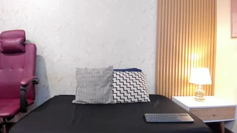 Snapshot of sophiahart_ chatting on 04-16-26, 12:06 Sophia online show from 04-16-26, 12:06