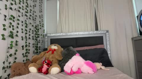 Snapshot of sophiasecretsx chatting on 02-14-26, 06:15 Sophia online show from 02-14-26, 06:15