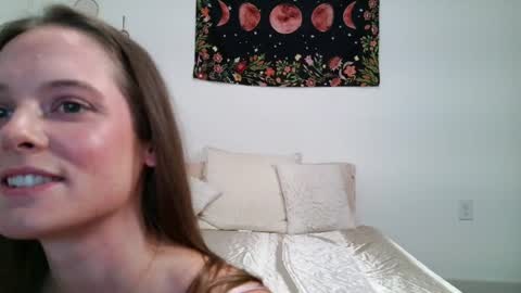 Snapshot of sophiaskyee444 chatting on 06-17-26, 02:03 sophiaskyee444 online show from 06-17-26, 02:03