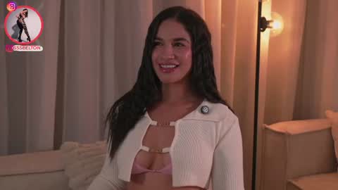 Snapshot of sophie_belton chatting on 07-15-26, 12:27 sofia online show from 07-15-26, 12:27
