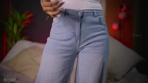 Snapshot of sophie_blake_ne chatting on 03-29-26, 02:22 Sophie Your Squirt Queen online show from 03-29-26, 02:22