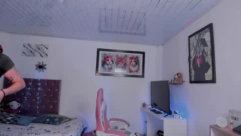 Snapshot of sophie_dolly_ chatting on 11-15-25, 06:59 sophie doll online show from 11-15-25, 06:59