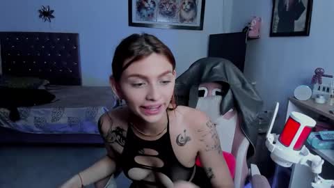 Snapshot of sophie_dolly_ chatting on 11-26-25, 12:11 sophie doll online show from 11-26-25, 12:11