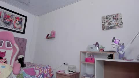 Snapshot of sophie_dolly_ chatting on 01-08-26, 05:26 sophie doll online show from 01-08-26, 05:26